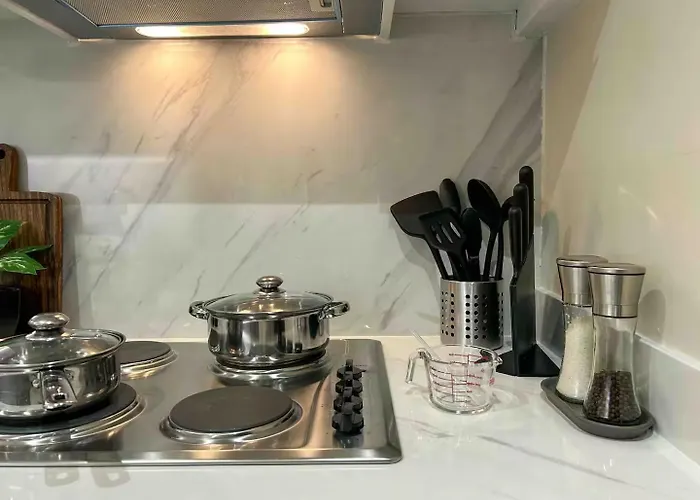 Uptown Bgc 3br Luxury With Skyline Views