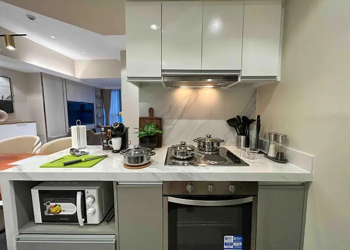 Uptown Bgc 3br Luxury With Skyline Views *