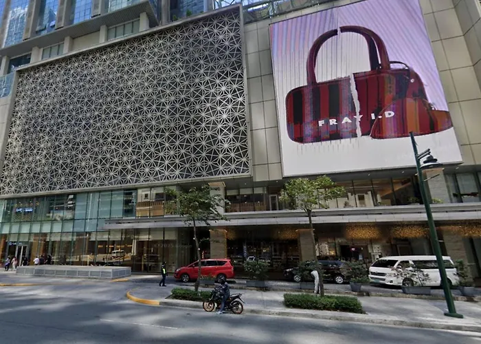Uptown Bgc 3br Luxury With Skyline Views *