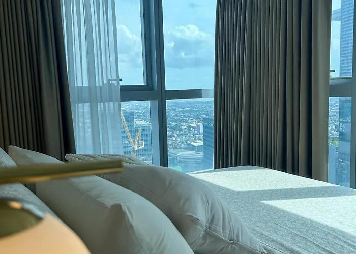 Uptown Bgc 3br Luxury With Skyline Views *