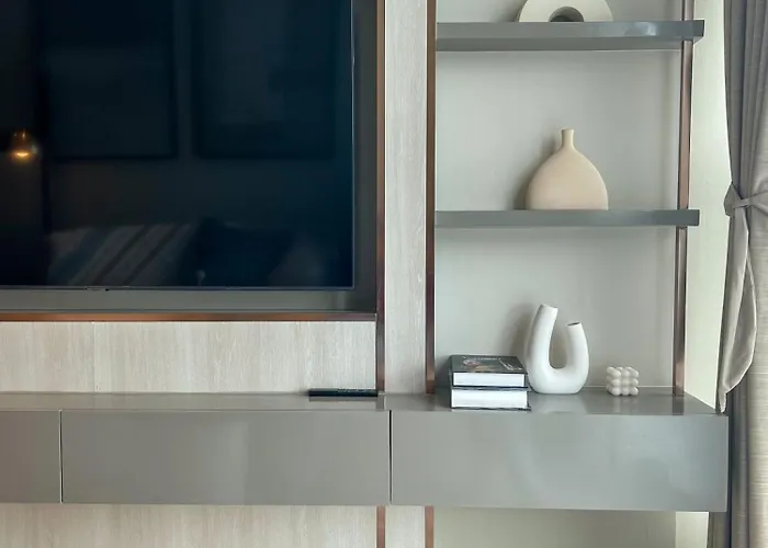 Uptown Bgc 3br Luxury With Skyline Views