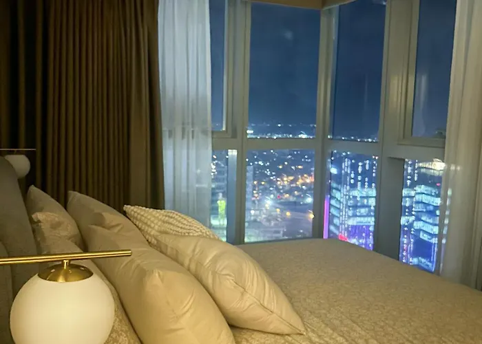 Uptown Bgc 3br Luxury With Skyline Views
