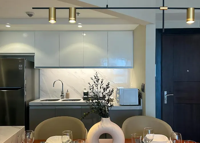 Uptown Bgc 3br Luxury With Skyline Views