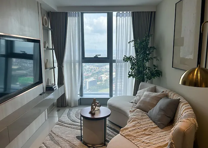 Uptown Bgc 3br Luxury With Skyline Views *